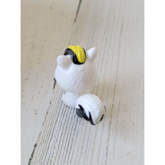 Mini white skunk cat doll pet accessory toy‎ figure - Picture 4 of 5